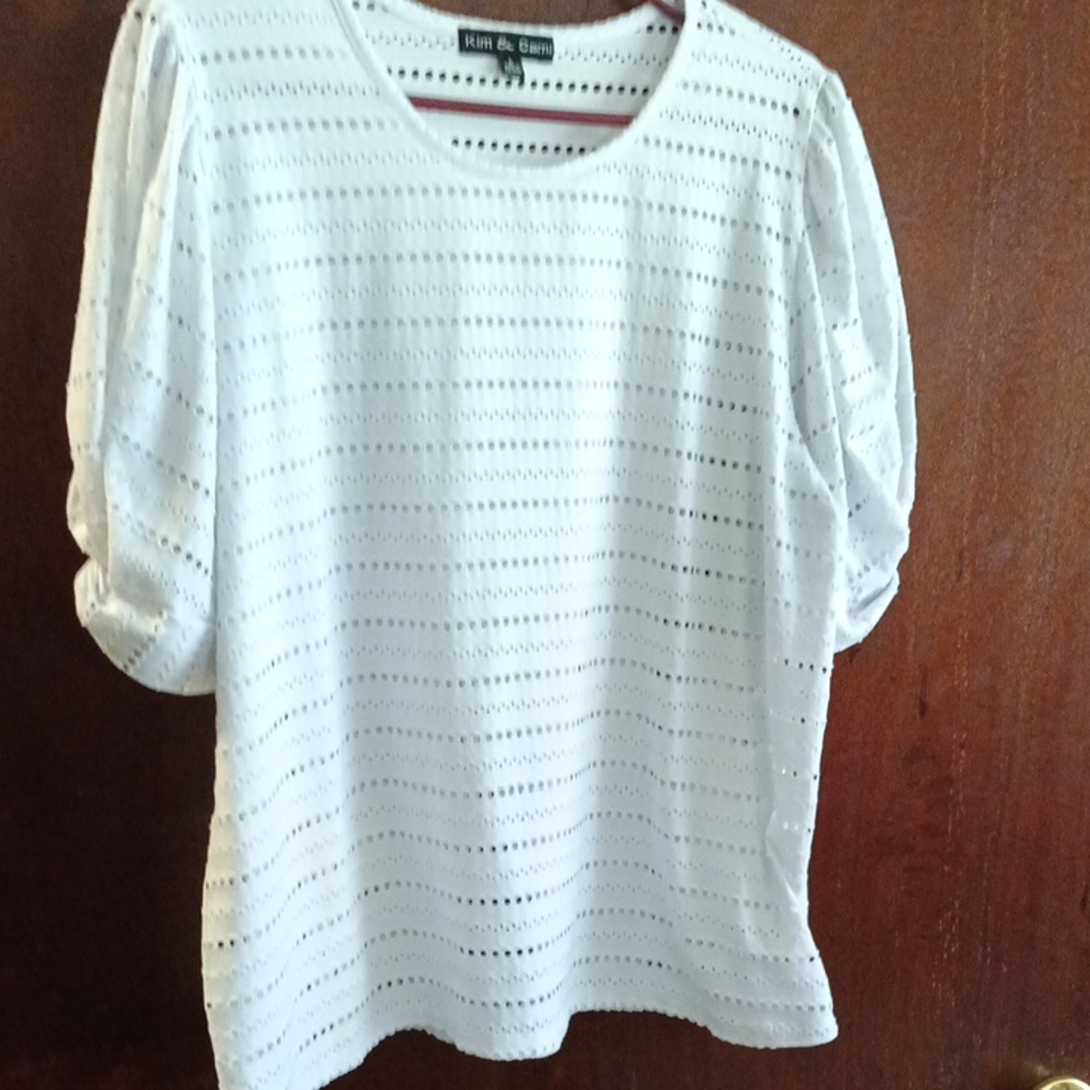 Kim & Cami Woman's White Eyelet Detail Top Size Large